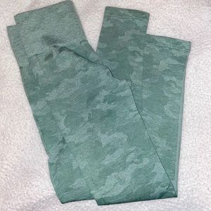 Women camo leggings